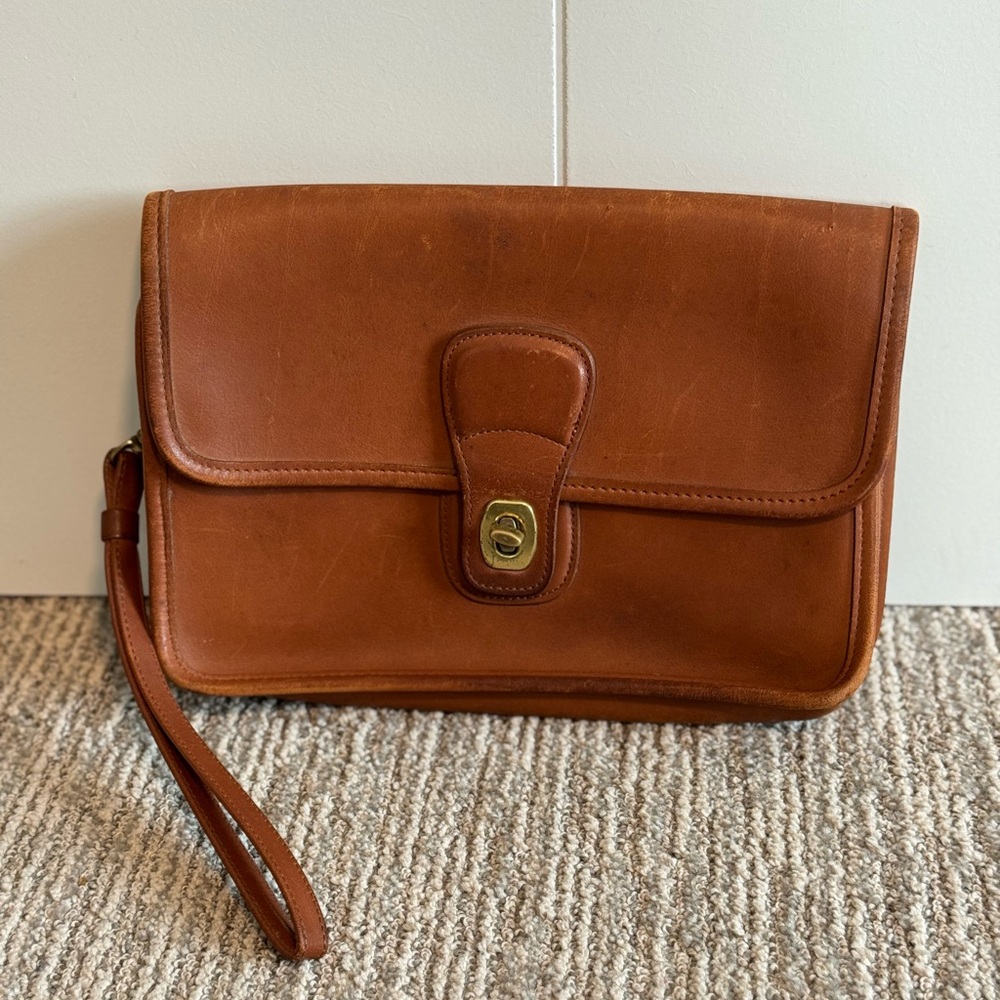 Vintage Coach Turn Lock Clutch in British Tan Cowhide Leather Made in USA